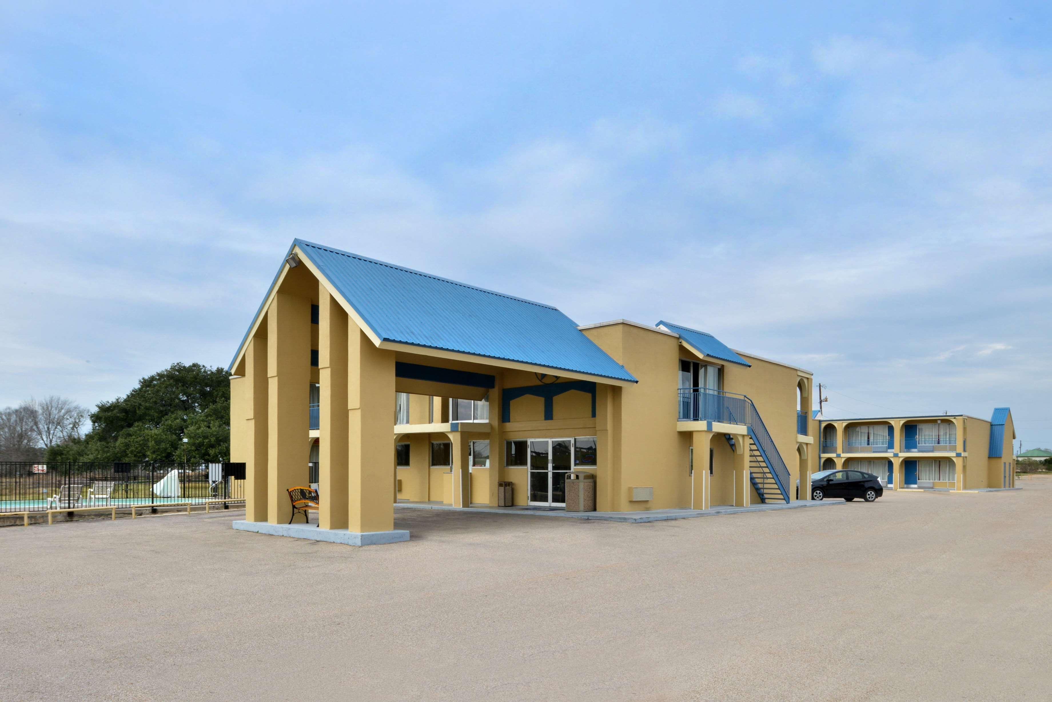 Americas Best Value Inn Schulenburg Esterno foto